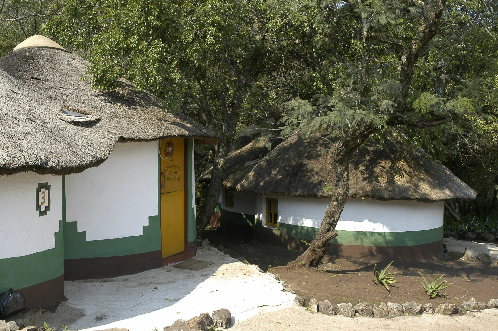 Aha Lesedi African Lodge & Cultural Village Broederstroom Экстерьер фото