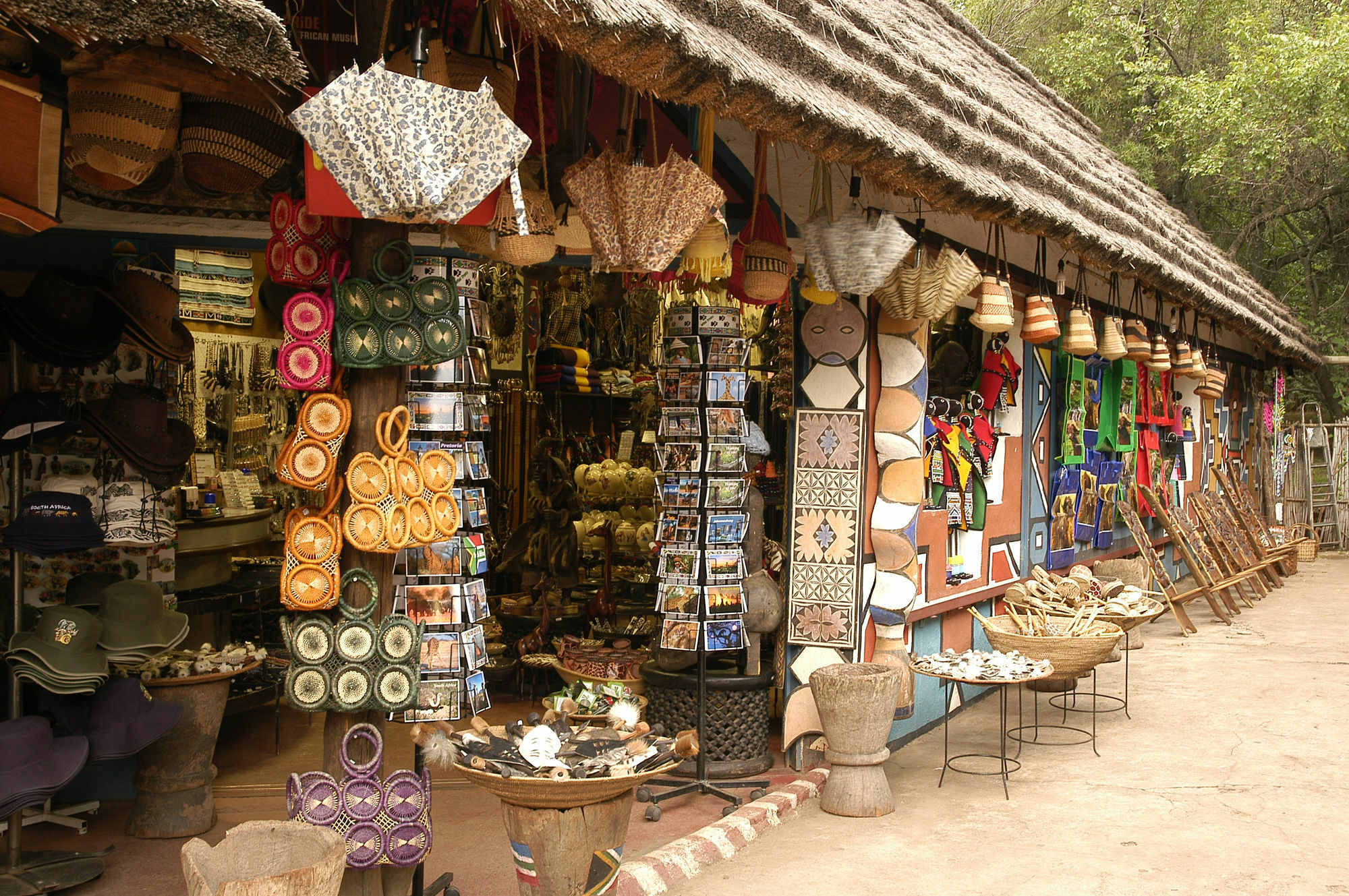 Aha Lesedi African Lodge & Cultural Village Broederstroom Экстерьер фото